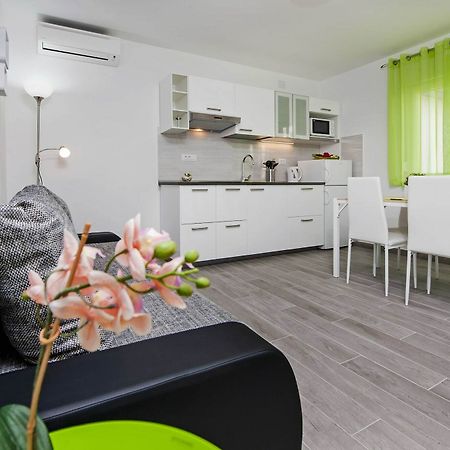 Apartment And Studio Tereza Rovigno Esterno foto